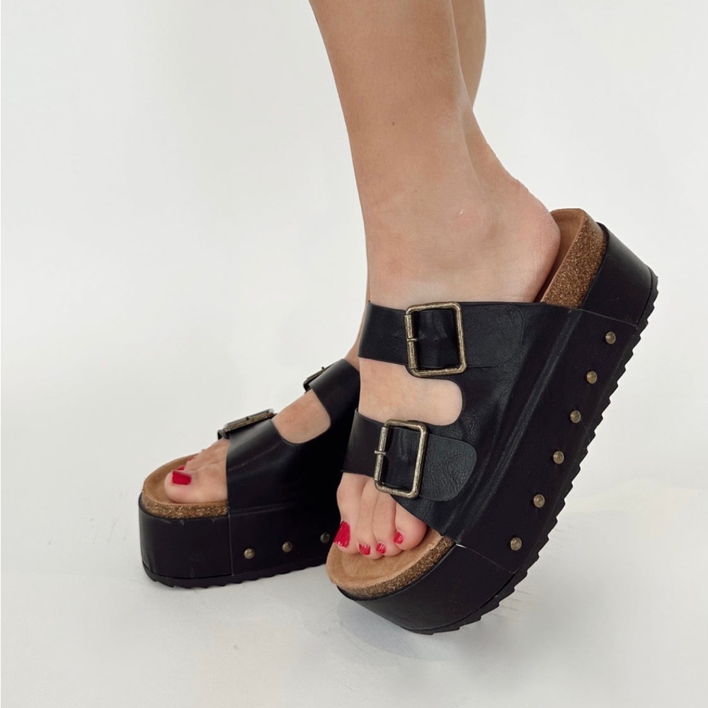 Lane 201 Black Platform Sandals.